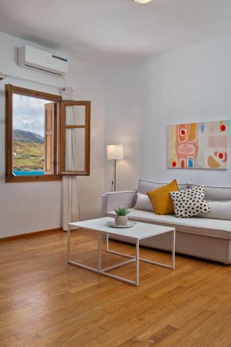 Seaview comfy flat in Andros - walk to beach, Ándros (Foto 4)