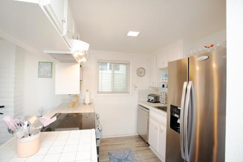 1121 E Balboa Blvd A & B in Newport Beach, USA