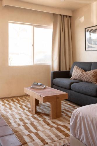 1 queen bed, 1 sofa bed