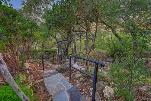 Relax in Nature with a private pool in Austin, USA