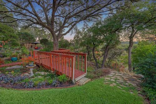 Relax in Nature with a private pool in Austin, USA