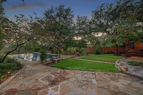 Relax in Nature with a private pool in Austin, USA