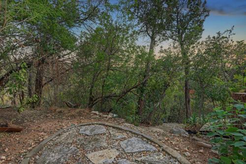 Relax in Nature with a private pool in Austin, USA