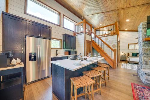 Tree-Lined Broken Bow Studio Cabin with Hot Tub! in Broken Bow, USA