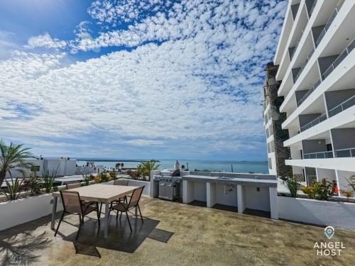 Oceanview Studio Smart TV Pool Beach 5-min Walk in La Paz, Mexico