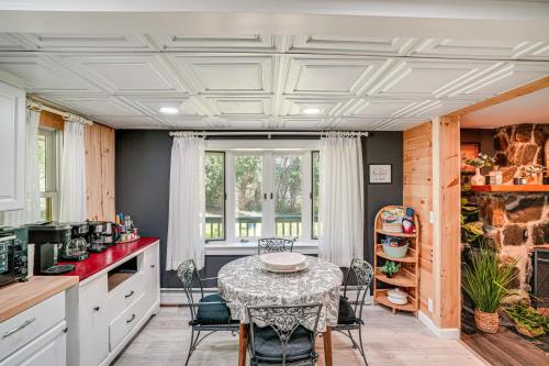 Family-Friendly Richmond Cottage with Private Yard in Pittsfield, USA