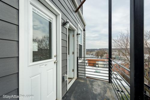 LUX 3BR Apartment in DC with Rooftop - image 4