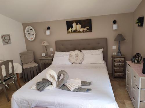 Chez Brigitte Chambre d hôtes avec cour privative,piscine, chambre d'hôte Sorgues