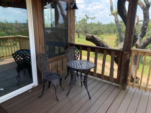 Birds Nest, hot tub, pool, views, Willow Sky Ranch in Willow City, USA