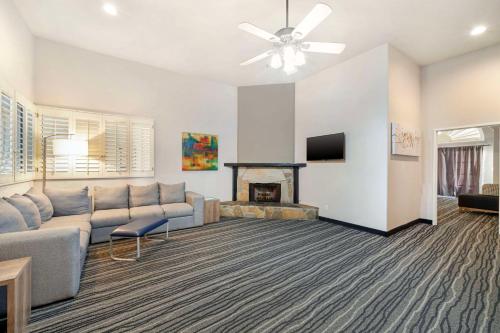 Best Western Posada Royale Hotel & Suites - image 9