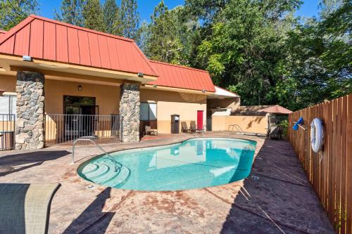 Photo - Best Western Plus Yosemite Way Station