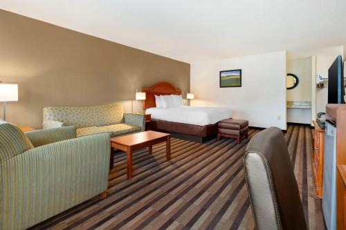 King Room with Sofa Bed- Non-Smoking
