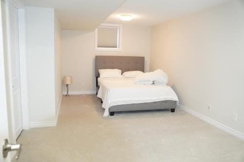 Fully Furnished Room in Serene Environment in Kumberlenda (ON)