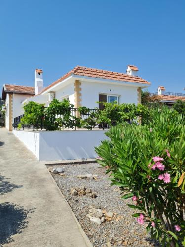 Villa Christine, Bahçeli (фото 2)