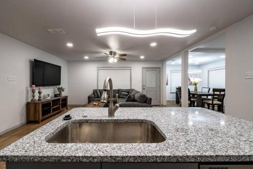 Away From Home Retreat - 3BR 2BA - NW Lubbock in Lubbock, USA