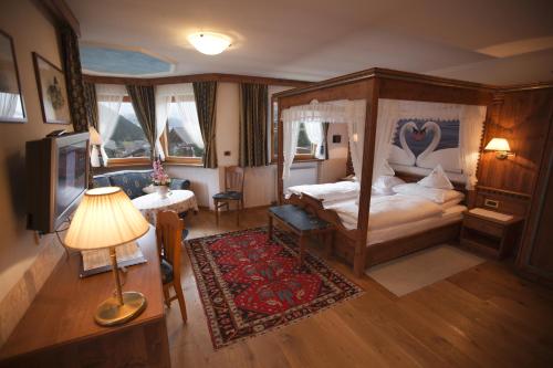 Deluxe Double Room with Mountain View