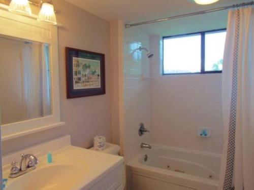 Heron Marsh 48 Lake View3BR2BA Villa wKitchen - image 2