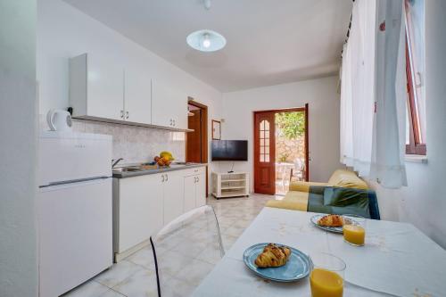 Apartments with a parking space Losinj, Losinj - 23418, Mali Lošinj (Foto 6)