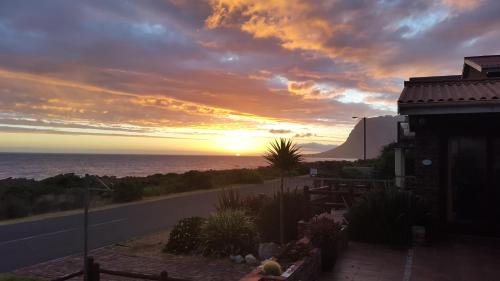 外部景觀, La Mer Seafront Selfcatering Accommodation Kleinmond in 克萊因蒙德