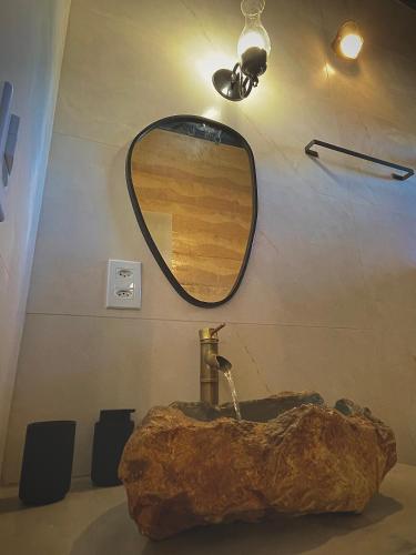 Chalé Baru - amplo, com ar cond conforto e natureza - 4min do centro