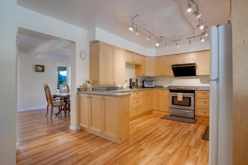Tesis özellikleri, Oceanfront Getaway in Sooke (BC)