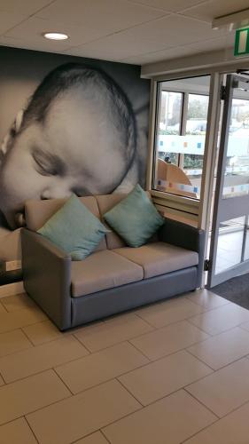 บริการและสิ่งอำนวยความสะดวก, Warrington Motel, J20 M6 Lymm Services in ลัม