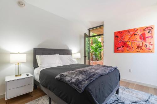 Hollywood 2 Bedroom Lux Condo