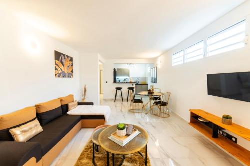 Koplietošanas atpūtas telpa ar TV, La Suite Golden in Schœlcher
