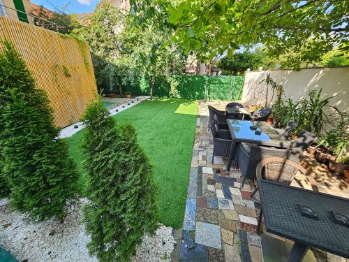 Iris Boutique - image 6