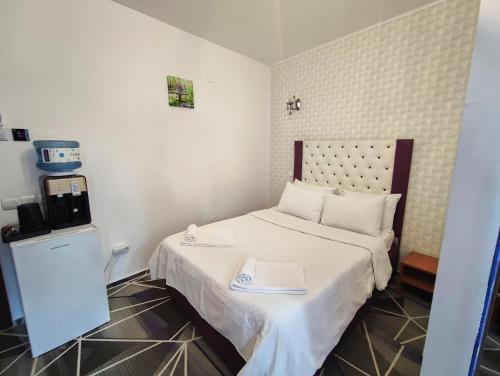 Iris Boutique - image 9