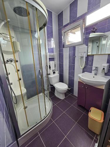 Iris Boutique - image 10