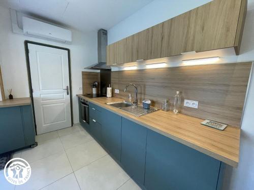 Gîte de Charme à Bouin près de Noirmoutier, Climatisé avec Spa et Jardin Clos - FR-1-426-554 (Gite romantique avec spa et jardin a 1 km de l'Atlantique, proche Noirmoutier et plages - FR-1-426-5) in Bouin