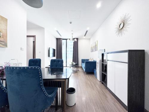 One-Bedroom Apartment image 4