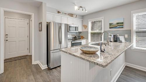 Golf getaway, special event, family vacation or business retreat condo in Pawleys Island, USA