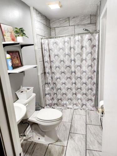 Quiet comfort room near shopping and attractions in Fayetteville, USA