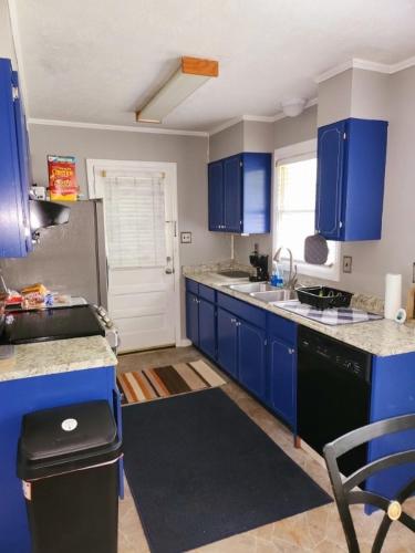 Quiet comfort room near shopping and attractions in Fayetteville, USA