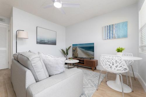 Be A Nomad - Beachside Apartments - Jacksonville Beach, FL