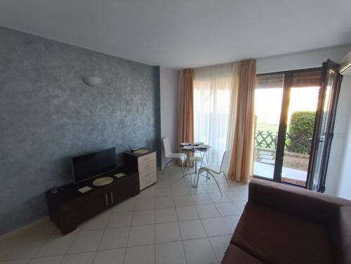 Oasis beach house , apartment Nevena in Лозенец