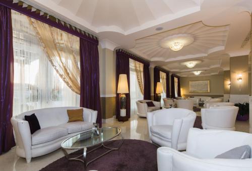Előcsarnok, Hotel & Meeting Centergross in Corticella