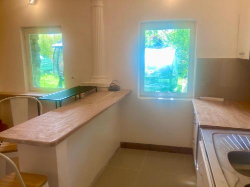 Charmant appartement au calme sur jardin in Сан-Бріс-су-Форе