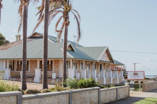 . The Ellson Hotel