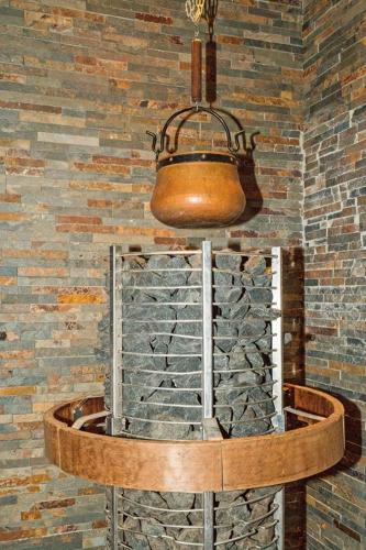 Sauna, HOLI DAY SPA 2-Bett Zimmer App 4 in Reinickendorf