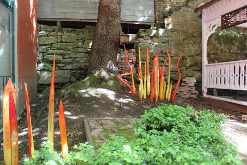 575553919 Hotel Planter
