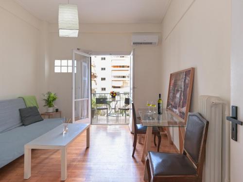 Cozy Flat in Pangrati, 100 Mbps, Steps from Metro, Ateny