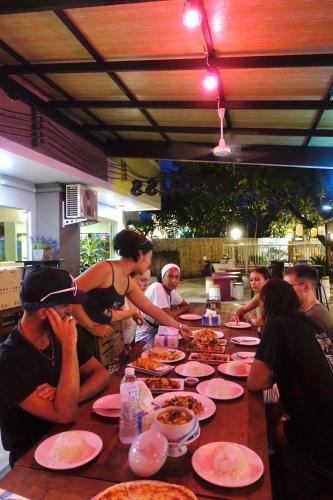 Restaurant, Revolution Khaosan by the Bliss in Altres