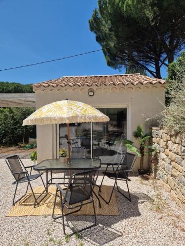 Instalaciones, Tres bel hébergement ensoleillé les Romarins (Tres bel hebergement ensoleille les Romarins) in Brignoles