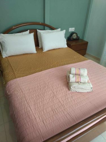 2 bedrooms, 4 beds