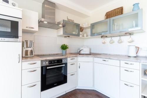 Reetdachhaus Lütt Strandhüs Reetdachhaus Lütt Strandhüs (Reetdachhaus Lutt Strandhus Reetdachhaus Lutt Strandhus) in Sankt Peter-Ording