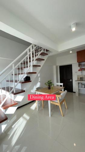 The Travellers Suite at the Airport, Pusok