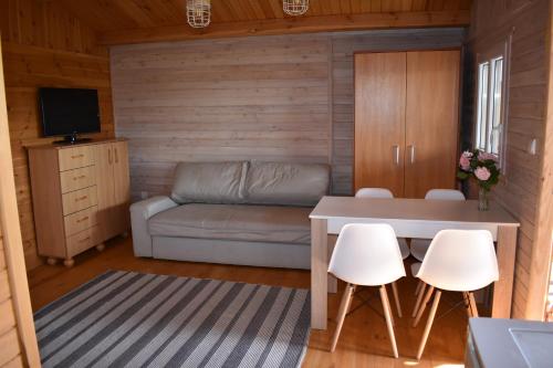 Domki nad stawem in Paprotki